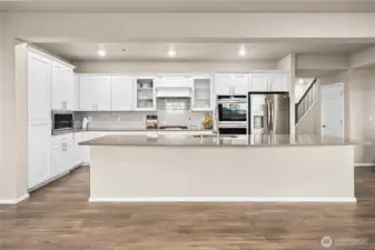 Lg Island for entertaining, baking, cooking, crafts endless possibilities!