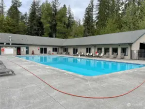 Riverside Pool & Lodge