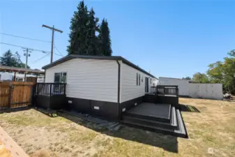 Large multi-level back deck. Bring the BBQ!