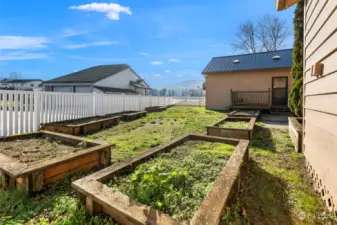 garden beds access from primary bath