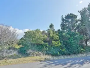 Front of the lot located just 4 lots north of the Taurus Blvd Beach Access Street.