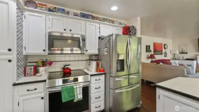 Plenty of cabinet space giving to you throughout the kitchen!