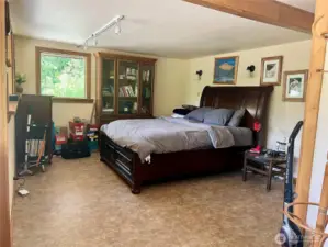 Main House Primary Bedroom