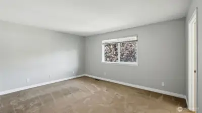 Primary suite upstairs with attached full bath & walk-in closet
