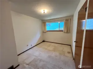 Middle bedroom, sacrifice to enlarge another bedroom add bathroom