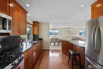 Another view of this oh-so-spacious, open kitchen.