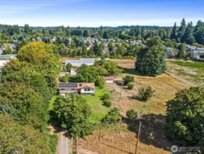 An overhead look at your lovely & close-in country lifestyle property. The home features rooftop solar, on-demand generator, ductless heating/cooling and dual pane windows for efficiency and peace of mind.