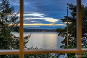 Framed by original divided-light windows, this view offers a painterly composition of Lake Washington and the distant silhouette of the Olympic Mountains. As the sun dips below the horizon, the western sky becomes awash in layered hues of gold and indigo, casting a tranquil shimmer across the water. From this vantage point, nature is not just scenery—it’s a constant companion, visible from the comfort of home and ever-changing with the rhythms of the day and seasons.
