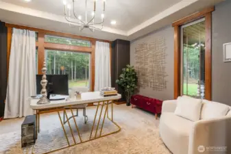 Quiet den/office space with Starlink internet—perfect for focus and flexibility