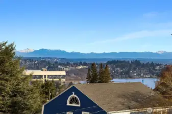 Cascade and Lake Washington views.