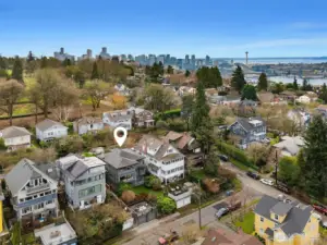 Ideal Seattle location blocks from amazing parks and easy commute to I5 and 520.