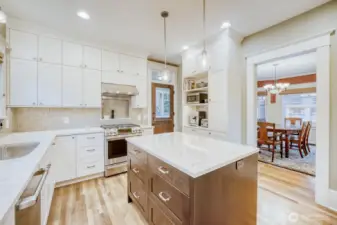 Big island with access to backyard deck and dining room.