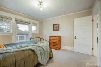 2nd photo of 2nd bedroom.