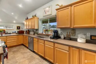 Beautiful kitchen with lots of storage