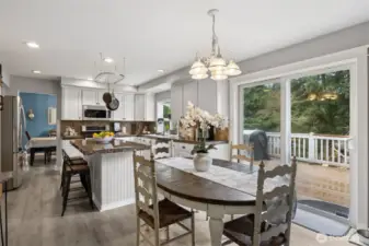 You can fit a small dinning table right here an still have room