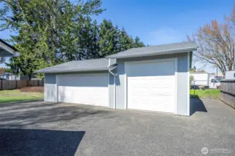 864 sq ft garage