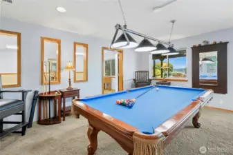Take in water and garden views from every lower-level room, maintaining the iconic scenery that defines this home.