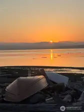 Wake up to golden sunrises over Port Susan - nature’s daily masterpiece from the shores of Tillicum Beach.