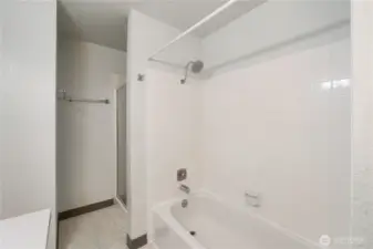 Upstairs full bathroom