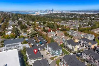 Fantastic location in West Seattle with easy access to ---- and downtown Seattle.