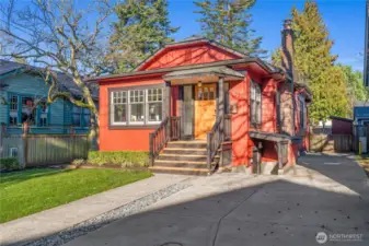 Thoroughly renovated and perfectly located just a short walk to GreenLake and neighborhood amenities.