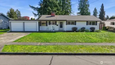 Newer 3 year old roof and brand new exterior paint. Large level lot in a quiet neighborhood walking distance to local schools, parks, shops, restaurants and more.