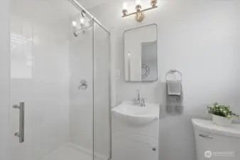 En-suite bath off the primary bedroom.