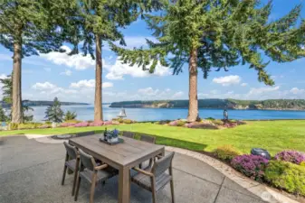 A stunning panorama reaching from the northern tip of Colvos Passage, to Gig Harbor, Point Defiance, and South to Mt. Rainier and the Narrows just minutes to everything off Reid Dr in Gig Harbor