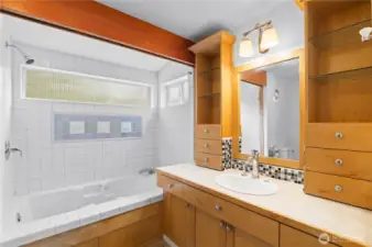 Main level Bath