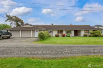 Tons of parking, RV parking on left of home