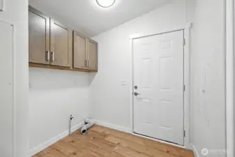 Laundry room back door to back deck!