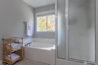 Soaking tub
