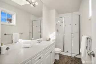 Ensuite guest bedroom