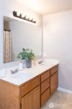 double sink primary bath