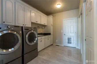 Spacious laundry off the garage
