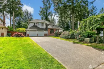 This beautiful home offers a tremendous amount of space, both inside and out, making it perfect for comfortable living and entertaining. Its thoughtful layout and inviting design truly set it apart.