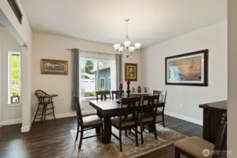 Another angle of the dinning room.