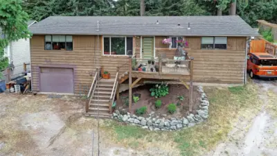 Welcome home to 355 Selkirk Dr in the Camaloch golfing community on Camano Island