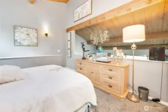 Upper level loft bedroom