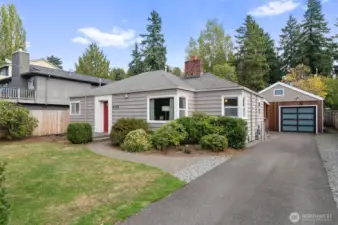 One level living in Matthews Beach with ample parking, RV parking, and detached living space!