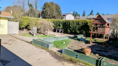 Large private backyard surrounded by natural tree barriors