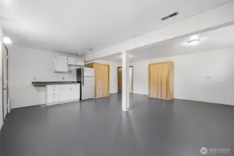 Well-equipped flex area ideal for projects, hobbies, or workspace.