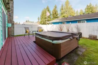 Side deck with relaxing hot tub
