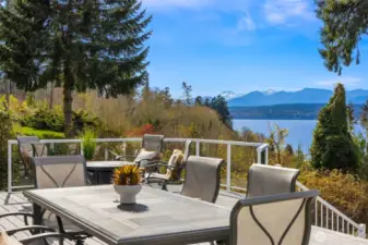 Amazing deck with multiple access points.