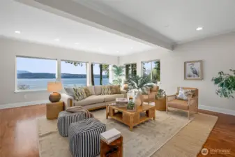 Insane living room with 9' ceilings!