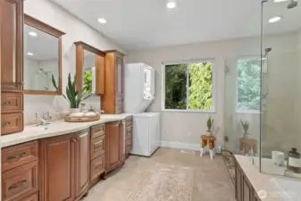 Upper primary bath has its own W/D!