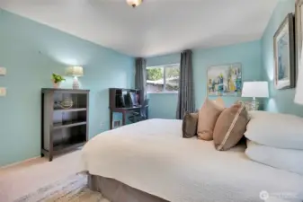 Extra large bedroom with walk-in closet.