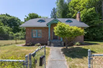Front of home with welcoming walkway!