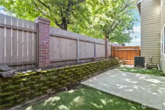 Peaceful Backyard-Fully Enclosed