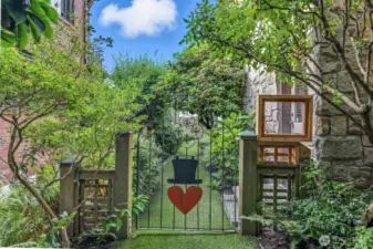 The side and back yard are turf and fully fenced!
